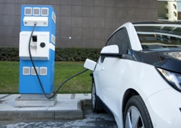 What are the benefits of buying a used electric car in Australia?